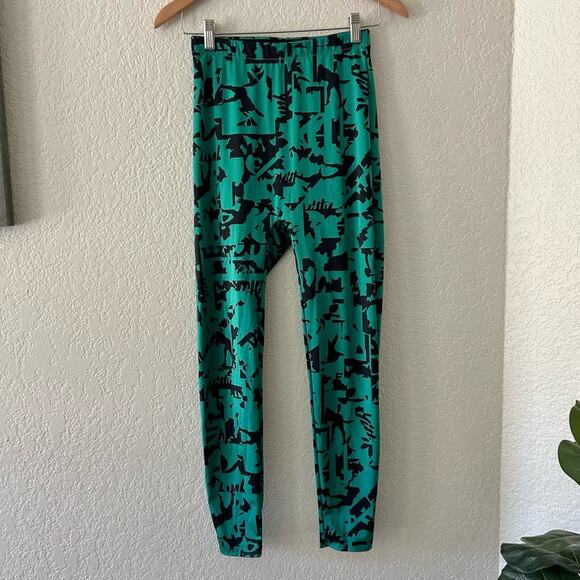 Yitty x Fabletics Lined shape wear leggings womens size medium - Picture 2 of 9